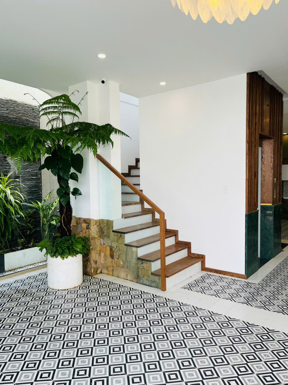 Cần Bán Căn Villa Đẹp Thích Hợp Kinh Doanh, Nghỉ Dưỡng Tại KQH Ngô Quyền, P6, Đà Lạt - Ảnh chính
